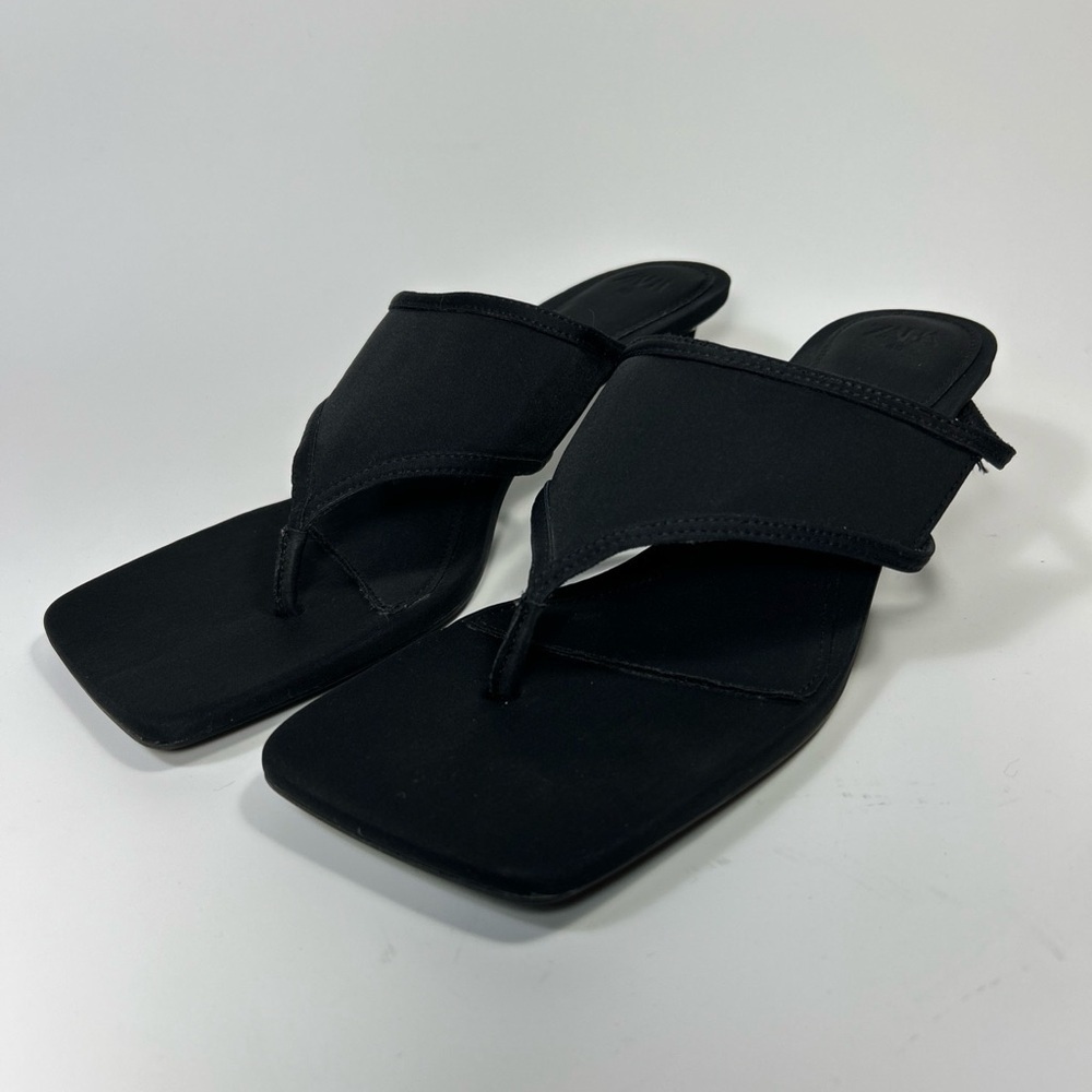 Zara neoprene woman’s thong black sandals with small heel